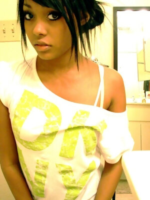 Neat mulatto cutie posing in hot pictures
