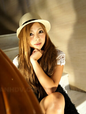 Lovely gal Japanese Kanon loves to show off