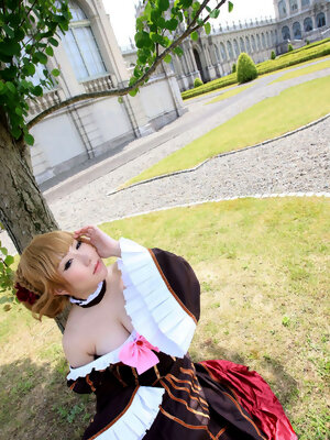 Saku Asian is amazingly beautiful lady in traditional dress